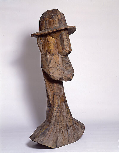 Kosta Alex. Coup de chapeau