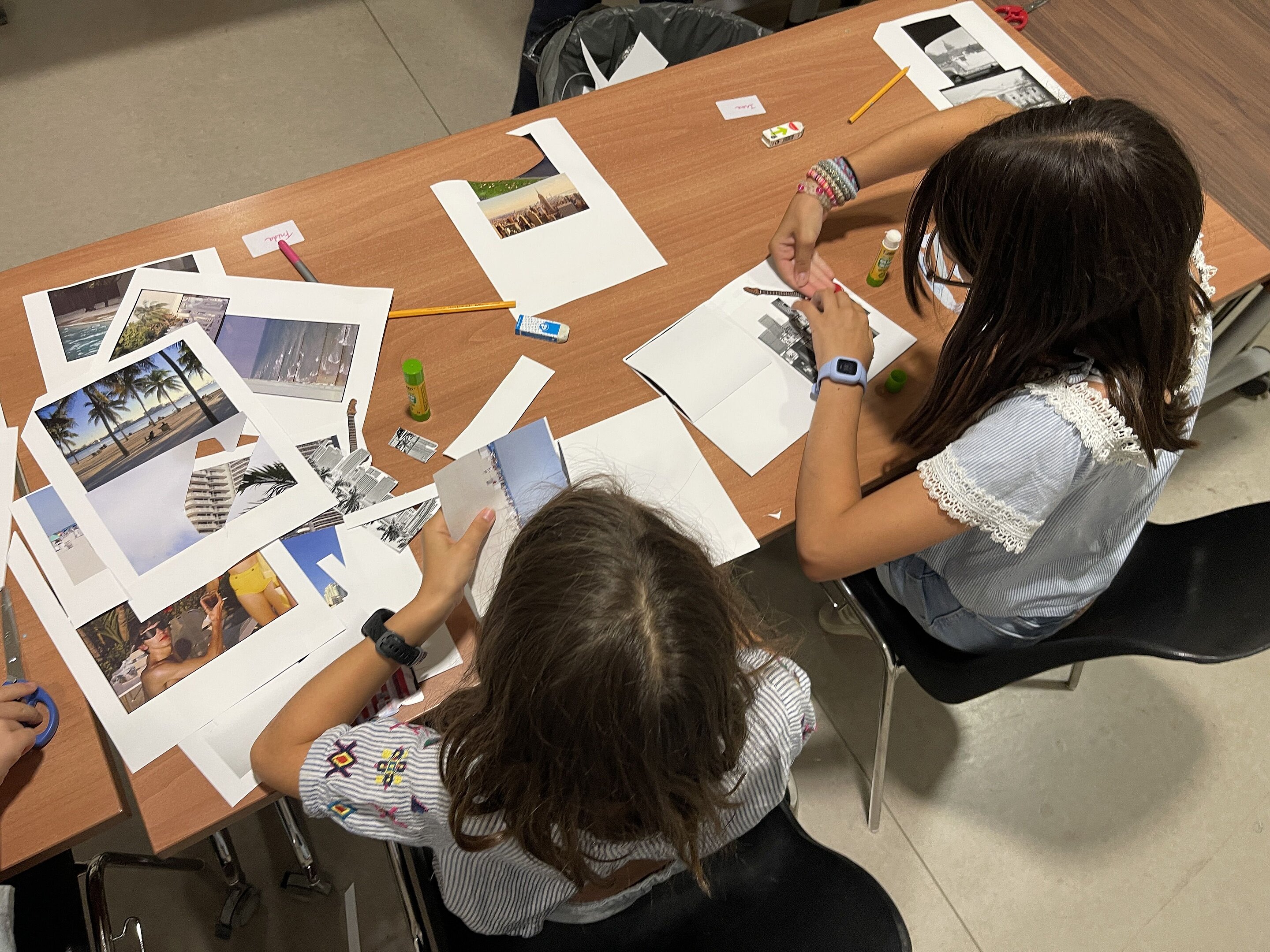 Atelier enfants autour de l'exposition "Paul McCartney photographe, 1963-64 : Eyes of the Storm" au musée Granet, Aix-en-Provence, 2026 © Musée Granet, Aix-en-Provence, photo A. Church 